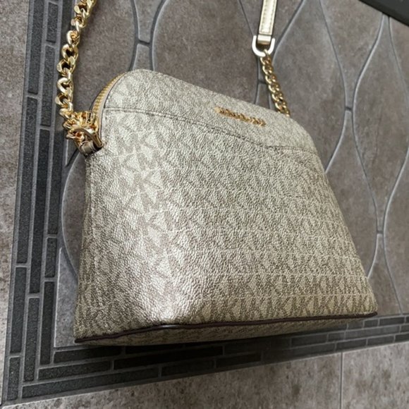 Michael Kors Jet Set Travel Medium Dome Crossbody Bag Pale Gold - Picture 6 of 15